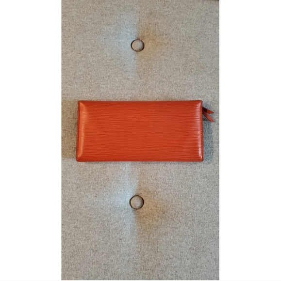 Authentic Louis Vuitton Sarah Wallet - Picture 6 of 8